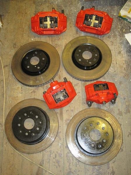 U.K. spec brakes re-furbed and ready to fit with Ferrodo DS2500 pads.

These made a massive improvement to the braking.

This is THE first upgrade for any Supra!