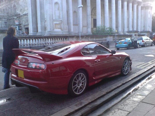 Supra outside the Fitzwilliam mueseum in Cambridge