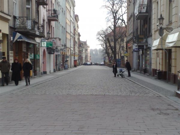 Lazienna Street, there is Vistula river bank at the end of street just after old city walls.