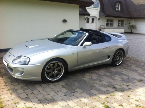 Whitout targa roof